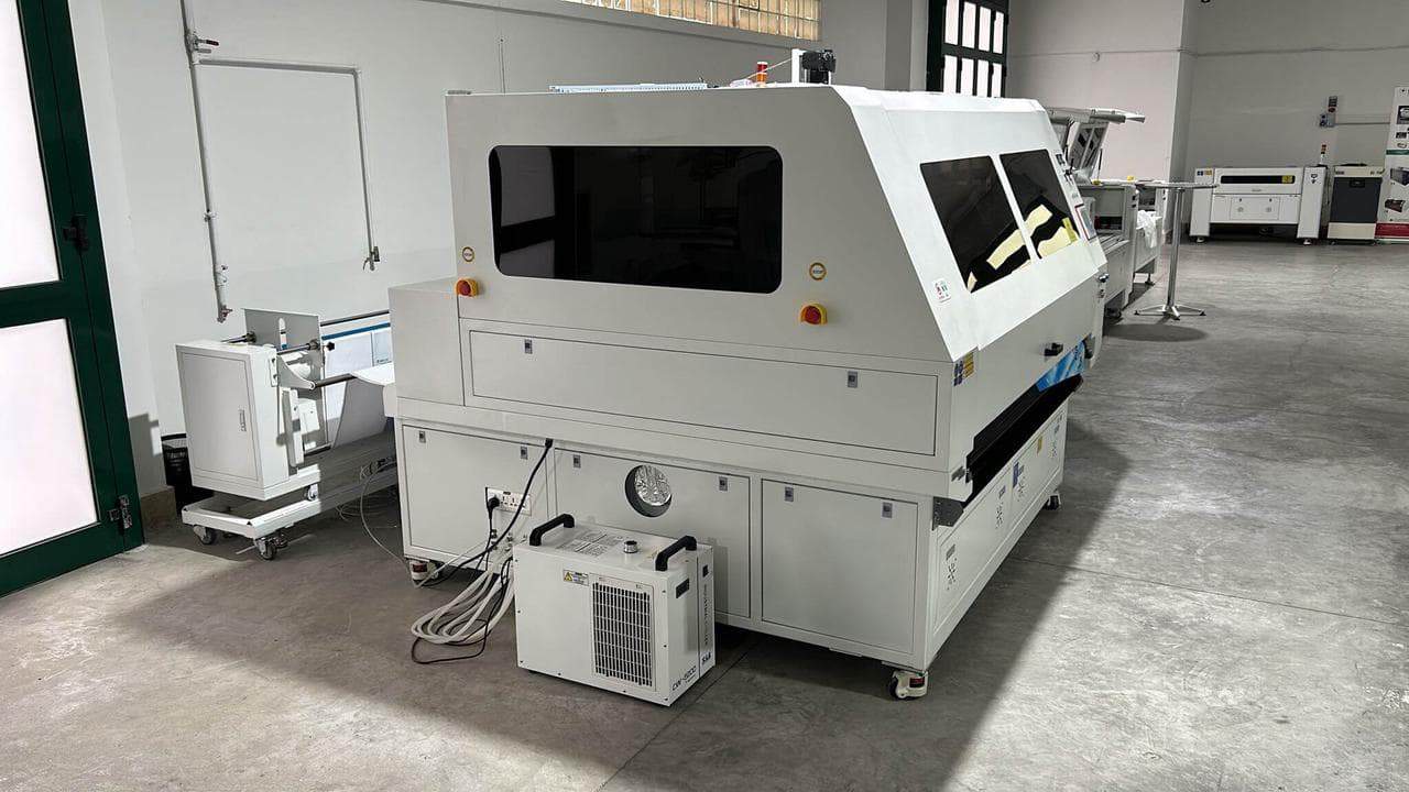 co2 laser cutting machine with chiller