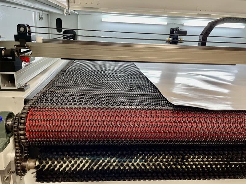 conveyor feeding table