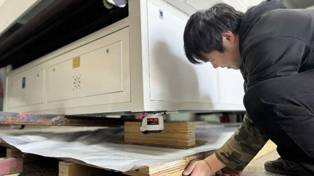 vision laser cutter packing